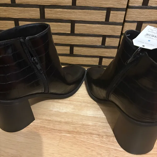 Time And Tru Black Ankle Boots‎ Size 6 - Image 5