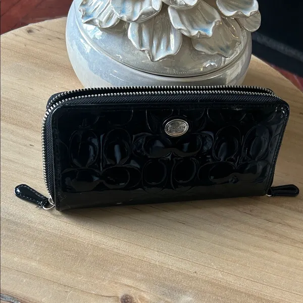 Coach Signature Embossed Black Patent Leather Accordion Zip Wallet - Image 8