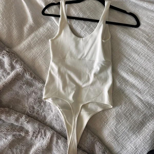 Abercrombie Elegant White Bodysuit - Image 4