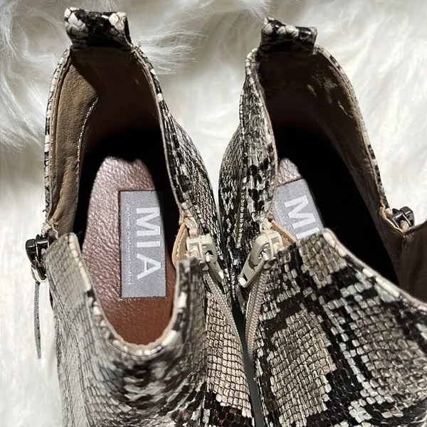 MIA Snakeskin Pointed Toe Short Heel Ankle Bootie‎ Boots Size 8. B67 - Image 6
