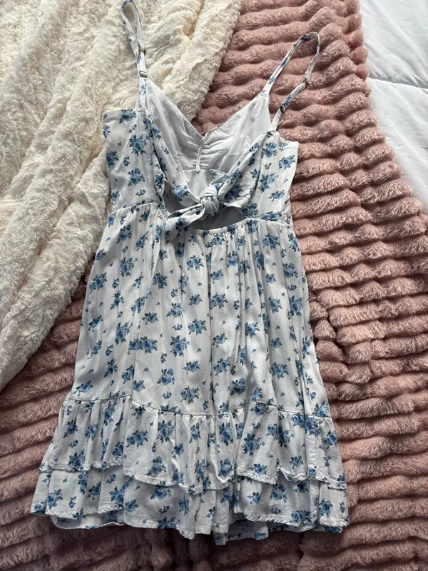 White and Blue Flower Hollister Dress - Image 2