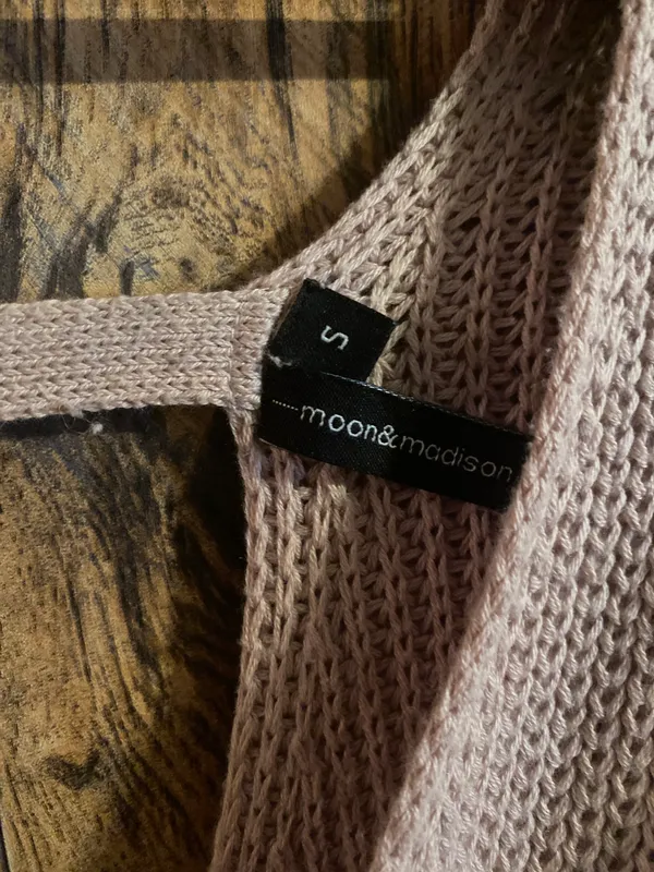 Moon & Maddison Pink sweater size small - Image 6
