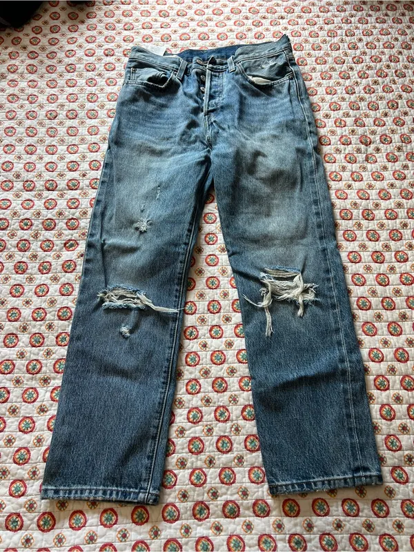 EUC Levi’s Premium 501 Denim Light Wash Distressed Jeans size 26 - Image 3
