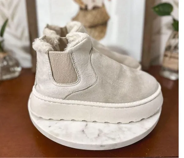 Adorable Platform Boots White Size 7.5 - Image 7