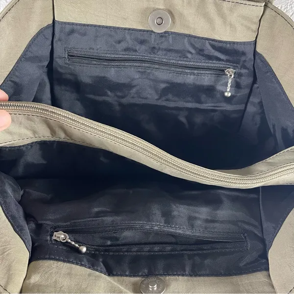 Baggallini  3 compartment shoulder bag - Image 7