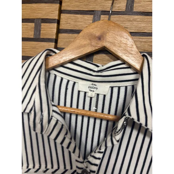 Entro White And‎ Black Stripe Top Size Small - Image 5