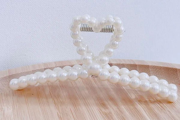 Heart Pearl Hair Claw Clip - Image 2