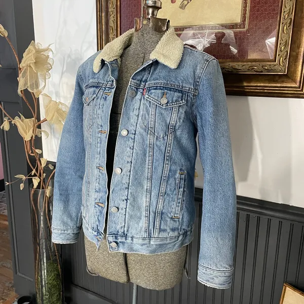 Levi's Premium Ex-Boyfriend Sherpa Lined Trucker Denim Jacket - Sz Med 🧡🎀 - Image 5