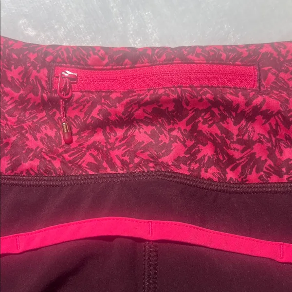 Lululemon Speed Up Short 3.5" inseam, Size 6 - Image 5