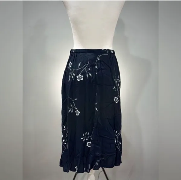 CLEARANCE! Black Vintage Worthington Floral Midi Skirt Size 8P EUC - Image 2