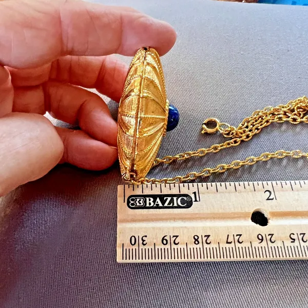 Estee Lauder Gold Tone Solid Perfume Compact Pendant Locket Necklace 70's - Image 10