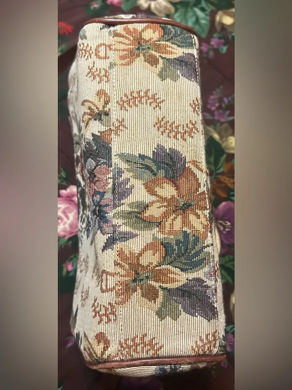 Etienne Aigner Floral Tapestry rare Crossbody with Brown Trim - Image 6