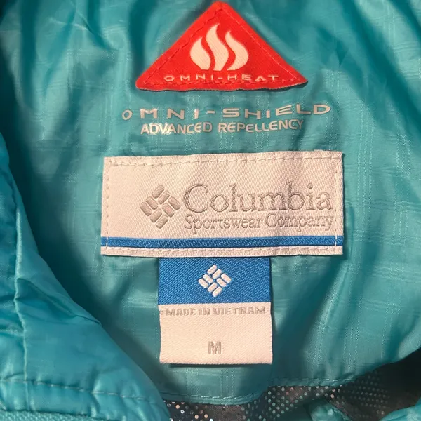Columbia teal Omni tech shield vest hiking fall warm light - Image 4