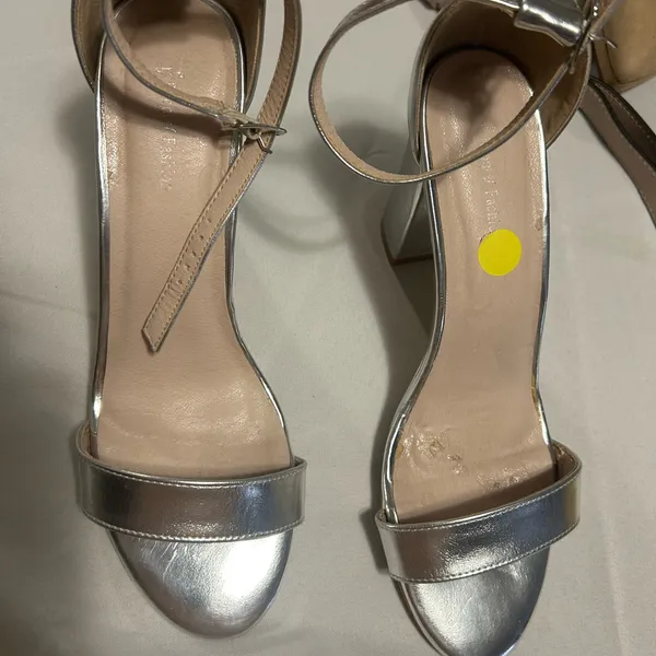 Sandals Room of Fashion Silver Block Heel Ankle-Strap size 11 Preowned CLEAN! - Image 3