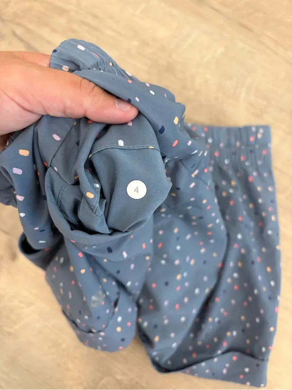 Lululemon Spring Break Away Shorts in Confetti Cake Size 4 - Image 3