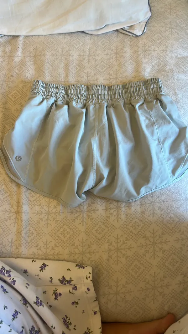 Lululemon Shorts Hotty Hot 2.5" - Image 3