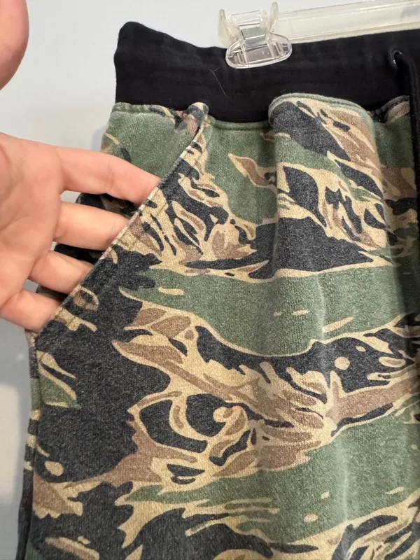 Hello Kitty X Staple Pigeon Camo Sweatpants- XL - Image 3