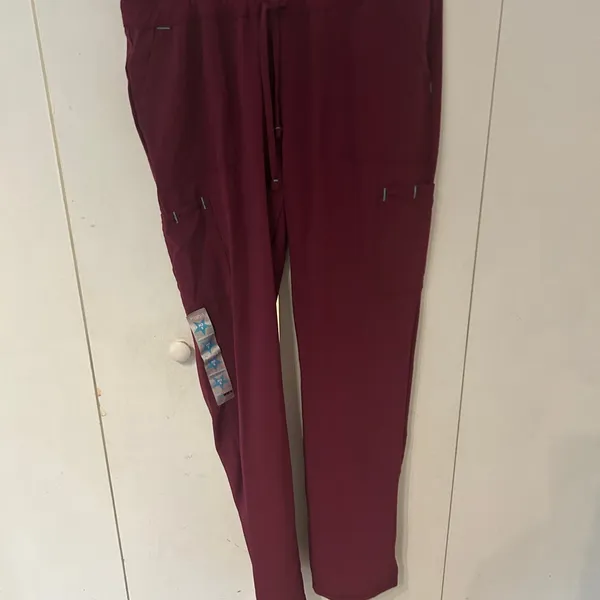 Scrubstar Women's Burgundy Scrub Pants plenty of pockets NWT SIZE small - Image 2