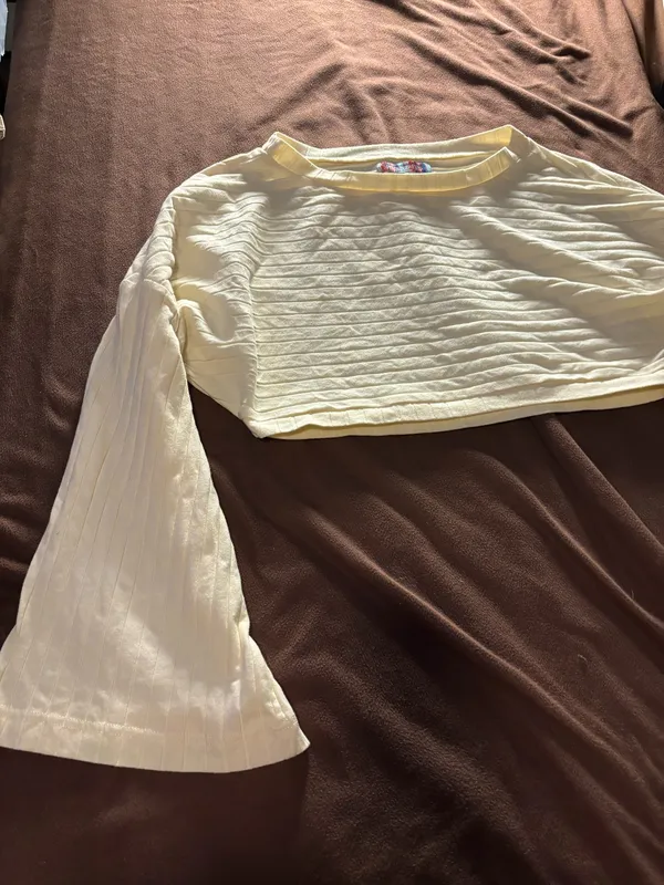 Urban Outfitters Top size medium  - Image 6
