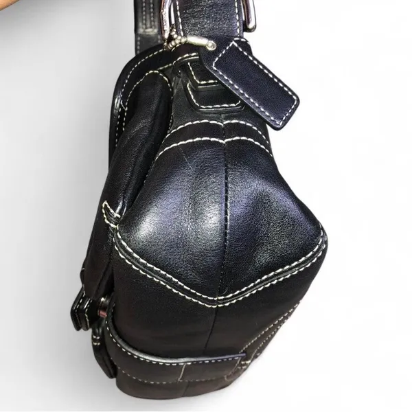 Black Leather Shoulder Bag with Buckle Detail - Image 11
