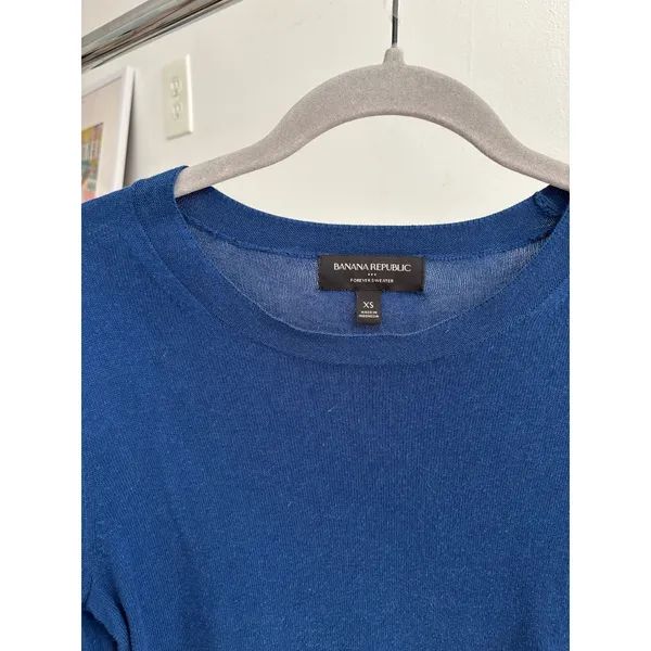 Banana Republic Forever Sweater XS Blue Merino Blend Crew Neck Lightweight Knit - Image 5