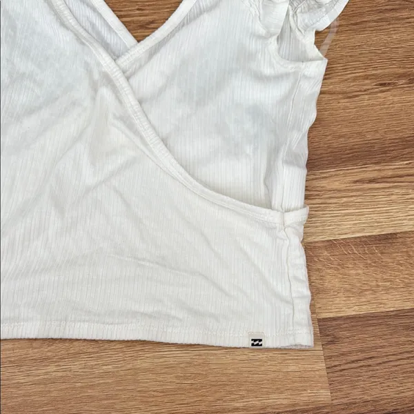 Billabong white / Cream ribbed cris-cross crop tank with Ruffled Sleeves medium - Image 6