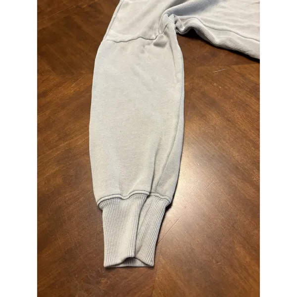 Aerie Women's Crewneck Sweatshirt Size Medium Light Grey Pullover Soft Cotton - Image 6