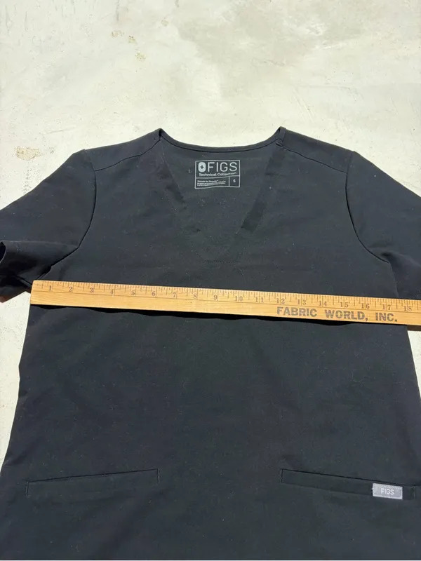 FIGS Black Scrub Top small technical collection - Image 6