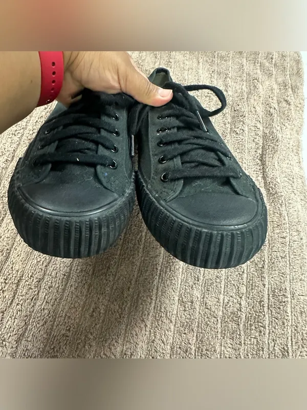 Unisex Black Canvas Low-Top Sneakers - Classic Casual Style SZ: W11-M9.5 - Image 3