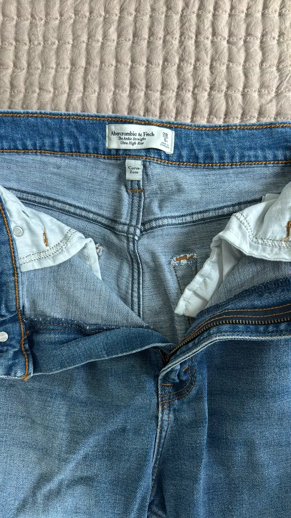 Abercrombie High-Rise Jeans - Image 2