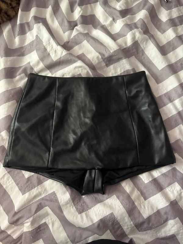 Leather Shorts Amazon Black - Image 2