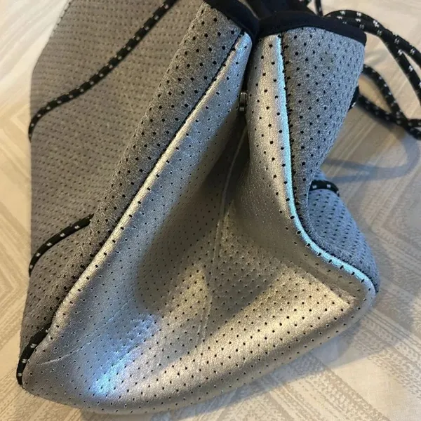Ah-Dorned Women’s Silver/Heather Grey Neoprene Tote Bag with Small Zip Bag - Image 2