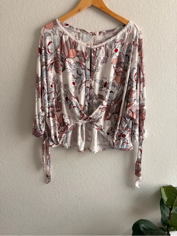 Boho Free People 'Keepin on Top' Ivory Floral Print Tee Top M - Image 5