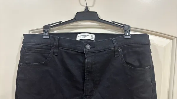 Abercrombie Jeans - Image 2