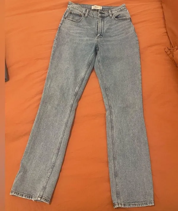The ‘90s Slim Straight Ultra High Rise Jeans - Abercrombie - Image 3