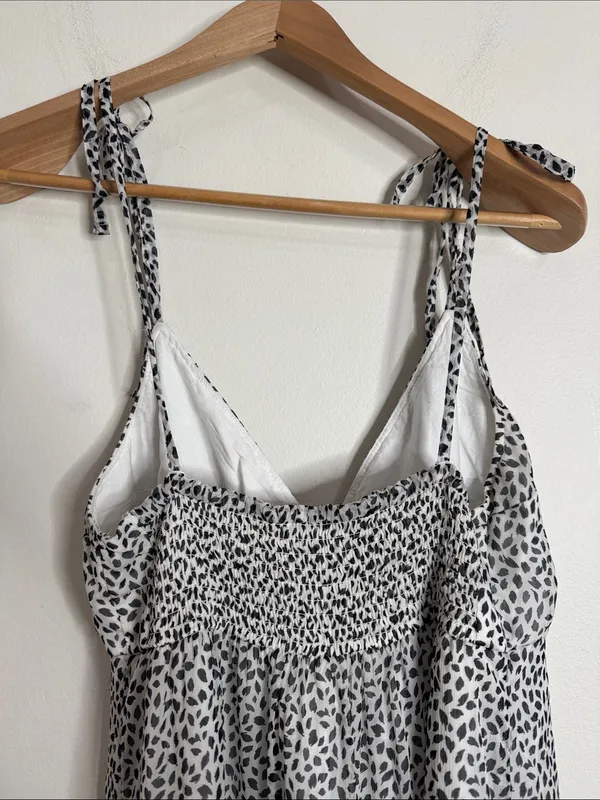 Abercrombie & Fitch Chiffon Flowy Tiered Maxi Dress White Geo Print size M flaw - Image 5