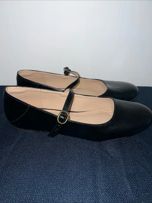 Women's Black Mary Jane Flats with Buckle Strap Size 10 - Image 4