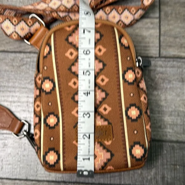 Wrangler Ladies Aztec Patterned Cross-body Bag - Image 7