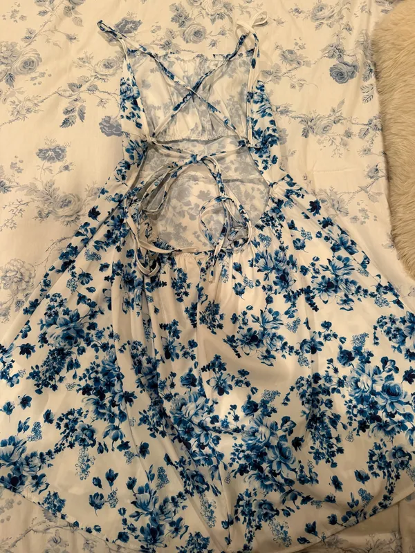 SheIn Blue and white floral open back sundress - Image 3
