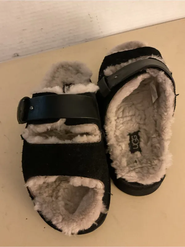 UGG women black suede leather sheepskin platform greenpoint sandals 6.5 - Image 4