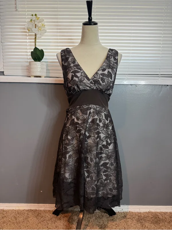 Studio Y Dark Brown Floral Lace Dress Size L Y2K Romantic Empire Waist - Image 3