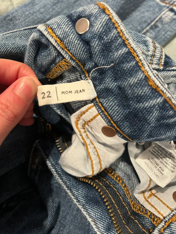Pacsun Ripped Mom Jeans - Image 3