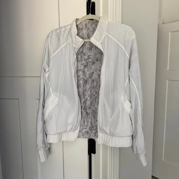 Lululemon Bombs Away‎ Jacket White City Breeze reversible zip front gray - Image 4
