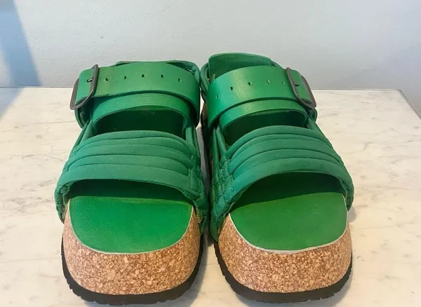 Adventure Awaits Sandals Size 8 EUC - Image 4