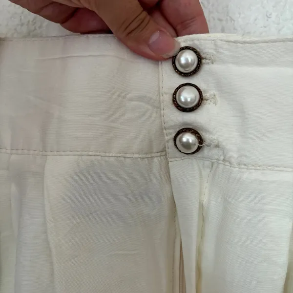 A Byer Vintage 80’s White High Waist Preppy Flowy Pearl Button Shorts - Image 4