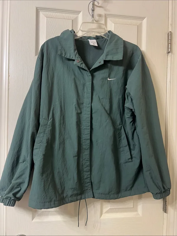 Nike Women's Sportswear Essential UV Protection Woven Coach Jacket - Image 2