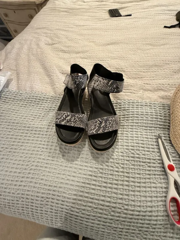 Franco Sarto Tiana 2 Black & White Snake Leather Wedge Sandals Size 6 - Image 2