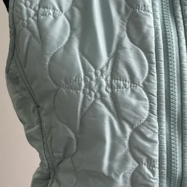The North Face Quilted Puffer Vest small‎ athleisure layered transitional winter - Image 2