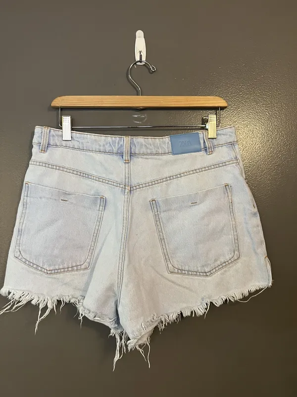 Zara Denim Shorts Womens 10 Light Wash Blue High Rise Cutoff Frayed Hem - Image 2