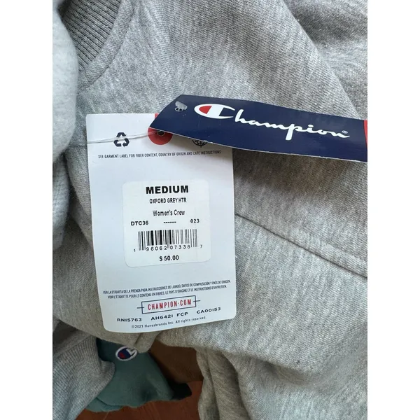 NWT Champion Women’s Center Logo Crewneck Light Grey Sweatshirt Size Medium - Image 6